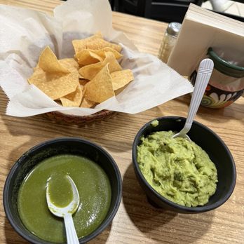 Cemitas Puebla - Guacamole - Mexican Near Me - Union City, New Jersey