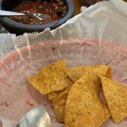 Fighting over the last few chips... sooo yummy! Fighting over the last few chips... sooo yummy!