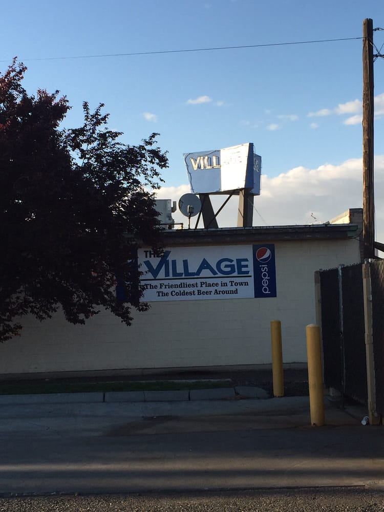 VILLAGE TAVERN 17 Reviews 203 N Dennis St, Kennewick, Washington