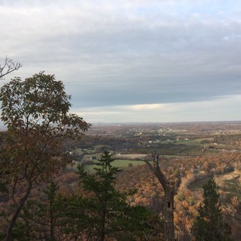 Buzzard Rock North Trail - Hiking Near Me - Front Royal, Virginia