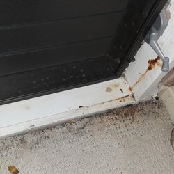 Lae nani Resort Kauai by Outrigger - Filthy old carpet and other damage