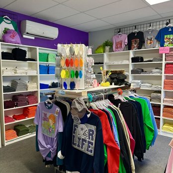 Vinyl Craft Studio - T-Shirt & Apparel Room - Screen Printing/T-Shirt Printing Near Me - San Antonio, Texas