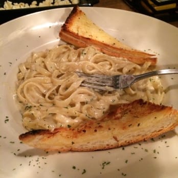Riverside Pizza & Pub - Fettuccini Alfredo with garlic bread - Pizza Near Me - St Charles, Illinois Riverside Pizza & Pub - Fettuccini Alfredo with garlic bread - Pizza Near Me - St Charles, Illinois
