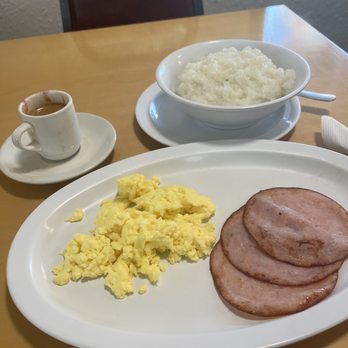 Palaus Restaurant - Scrambled eggs, turkey and big grits - Cuban Near Me - Tampa, Florida