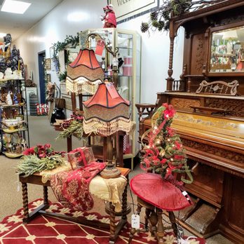 Great Finds in Maumee - Interesting Lamps at Great Finds - Used, Vintage & Consignment Near Me - Maumee, Ohio