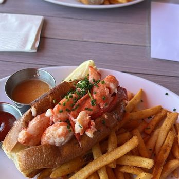 Hook & Anchor - Lobster roll & Shrimp Po' Boy - Seafood Near Me - Costa Mesa, California Hook & Anchor - Lobster roll & Shrimp Po' Boy - Seafood Near Me - Costa Mesa, California