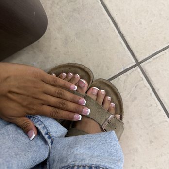 Luxe Nails Lounge - Gel French tip - Nail Technicians Near Me - Oceanside, California Luxe Nails Lounge - Gel French tip - Nail Technicians Near Me - Oceanside, California