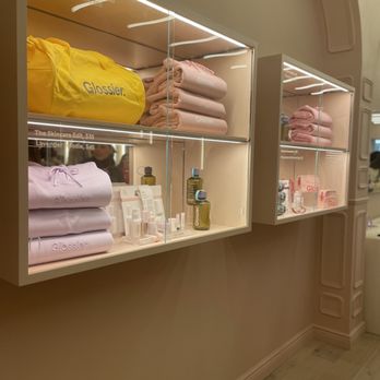 Glossier Philadelphia - Cosmetics & Beauty Supply Near Me - Philadelphia, Pennsylvania Glossier Philadelphia - Cosmetics & Beauty Supply Near Me - Philadelphia, Pennsylvania
