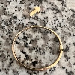 Bangle bracelet & arrow pendant.