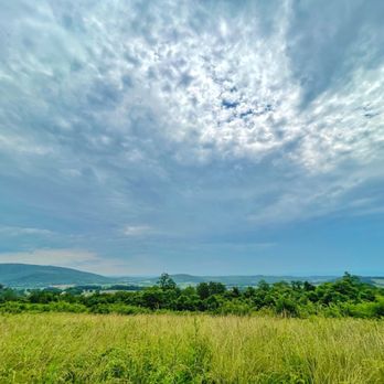 Sky Meadows State Park - Trail views - Parks Near Me - Delaplane, Virginia