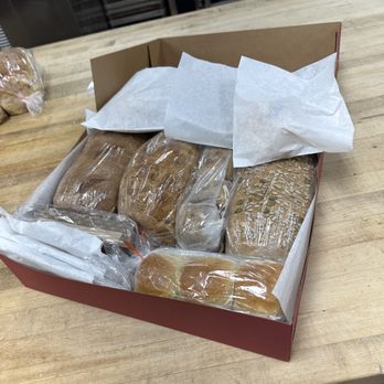 Great Harvest Bread - Great Harvest Piper Glen Charlotte gift box - Bakeries Near Me - Charlotte, North Carolina