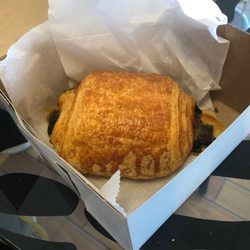 Le Croissant - Vegan spinach croissant