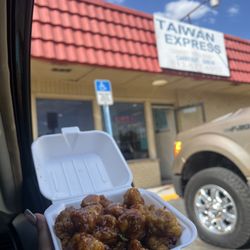 Taiwan Express Chinese Restaurant - Best orange chicken