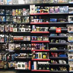 Game Stop - Collectibles galore