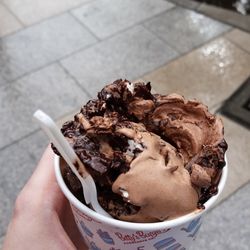 Betty's Burgers - Mint chocolate fudge brownie concrete