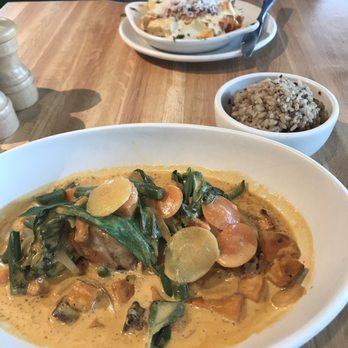 True Food Kitchen - Spicy Panang Curry and Spaghetti Squash Casserole (in the back) - Vegetarian Near Me - Plano, Texas True Food Kitchen - Spicy Panang Curry and Spaghetti Squash Casserole (in the back) - Vegetarian Near Me - Plano, Texas
