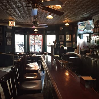 Pizzeria Uno - Bar area - Pizza Near Me - Chicago, Illinois Pizzeria Uno - Bar area - Pizza Near Me - Chicago, Illinois