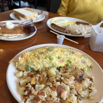 Blueberry Hill Pancake House - Veggie omelette, with side of pancakes and biscuits and gravy. - Breakfast & Brunch Near Me - Aurora, Illinois