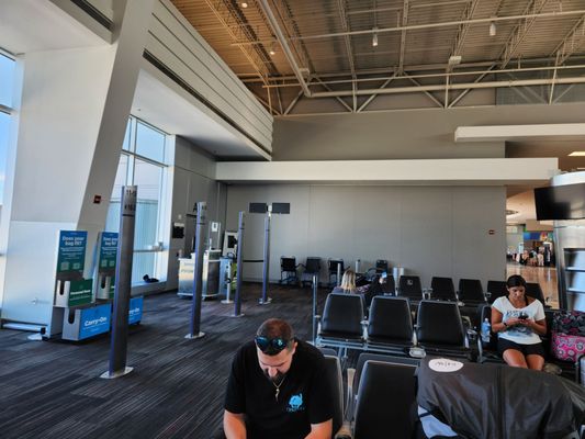 Long Island MacArthur Airport by null