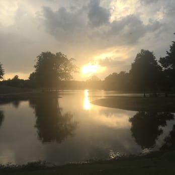 Olive Branch City Park - Sunset over the lake at the Olive Branch Park - Parks Near Me - Olive Branch, Mississippi