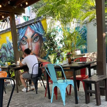 Doce Provisions - Outdoor seating patio - New American Near Me - Miami, Florida Doce Provisions - Outdoor seating patio - New American Near Me - Miami, Florida