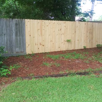 Duncan Remodeling - a backyard with a wooden fence - Flooring Near Me Duncan Remodeling - a backyard with a wooden fence - Flooring Near Me