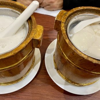 Cafe TPT - Mango/coconut with sago (left) and sweet bean curd (tofu) with red bean served in wooden mini buckets - Chinese Near Me - London, XGL