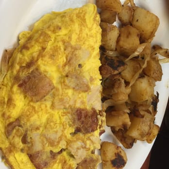 Roasters 'N Toasters - Miami Beach - Turkey ham and bacon omelette with potatoes - Delis Near Me - Miami Beach, Florida Roasters 'N Toasters - Miami Beach - Turkey ham and bacon omelette with potatoes - Delis Near Me - Miami Beach, Florida