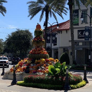 Destin Commons - Center Fall decoration - Shopping Centers Near Me - Destin, Florida