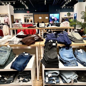 Hollister - Loads of cute jeans. - Women's Clothing Near Me - Bethesda, Maryland Hollister - Loads of cute jeans. - Women's Clothing Near Me - Bethesda, Maryland