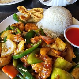 Garlic shrimp with steamed rice