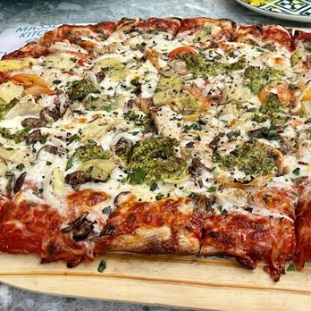 Massey's Kitchen - Tuscan Pizza (with added chicken) - Mediterranean Near Me - Lookout Mountain, Tennessee