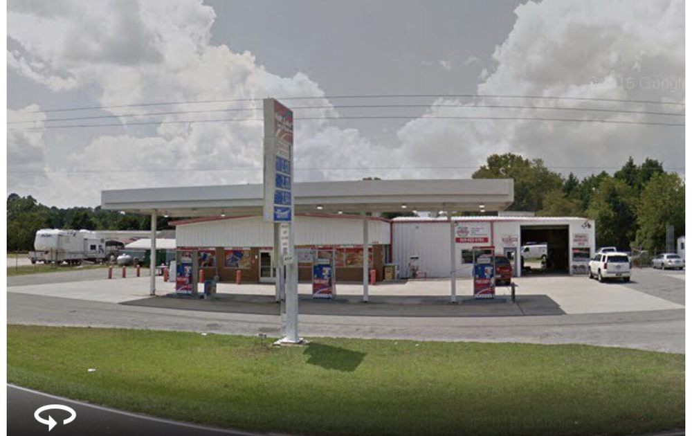 HOLT LAKE GAS AND GRILL Updated October 2024 29 Photos 4056 US