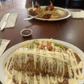 Maya's Cafe - Wet burrito - Latin American Near Me - San Jose, California