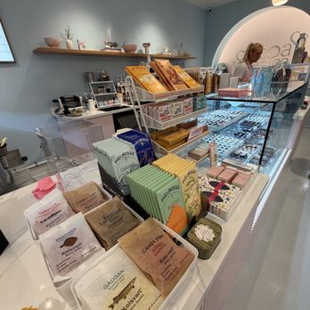 Cocoa + Cream - Inside / Counter - Gelato Near Me - Los Angeles, California Cocoa + Cream - Inside / Counter - Gelato Near Me - Los Angeles, California