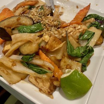 Chiang Mai Thai Cuisine - Pad kee mao - Thai Near Me - Honolulu, Hawaii
