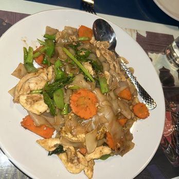 Simply Thai Kitchen - Pad Si Ew with chicken. - Thai Near Me - Scottsdale, Arizona Simply Thai Kitchen - Pad Si Ew with chicken. - Thai Near Me - Scottsdale, Arizona