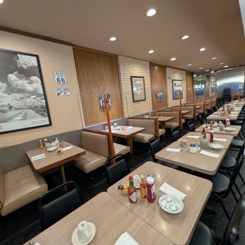 Lou Mitchell's - Dining room - Breakfast & Brunch Near Me - Chicago, Illinois Lou Mitchell's - Dining room - Breakfast & Brunch Near Me - Chicago, Illinois