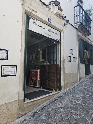 Alfama Doce by null