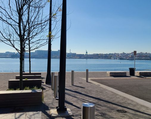 Harbor Point Central Plaza by null