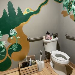 Camp Kingston - Clean unisex bathroom