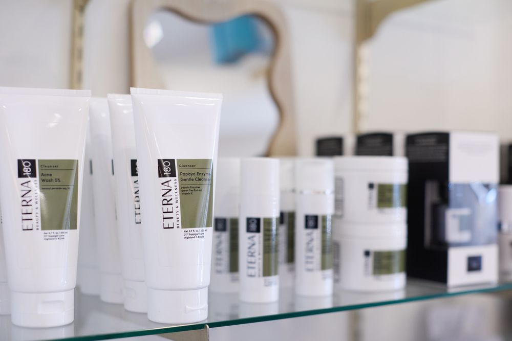 Eterna Beauty & Wellness Logo