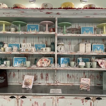 Magnolia Bakery - Bakeries Near Me - Chicago, Illinois