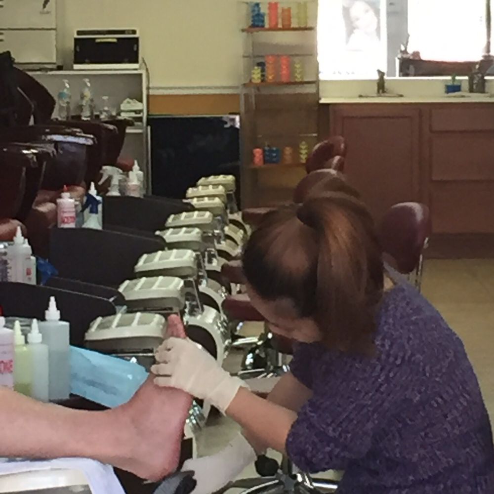 10 pedicure chairs! 10 pedicure chairs!
