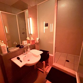 Urban Oasis North Avenue - Massage Near Me - Chicago, Illinois