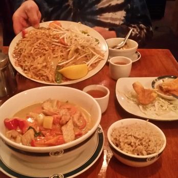 Veranda Thai Cuisine - Pad thai and red curry - Thai Near Me - Portland, Maine