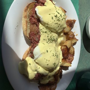 Egg & I Pancake and Waffle House - Irish Benedict... outstanding - Breakfast & Brunch Near Me - Ogunquit, Maine