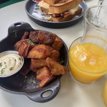 The Wellborn - Lounges Near Me - Orlando, Florida