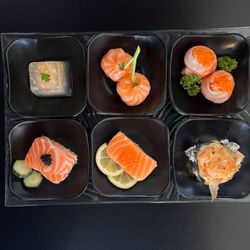 One Piece Sushi - Salmon Moriawase