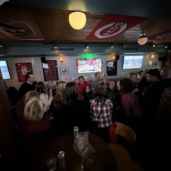 Woodie's Flat - Dance floor shenanigans - New American Near Me - Chicago, Illinois